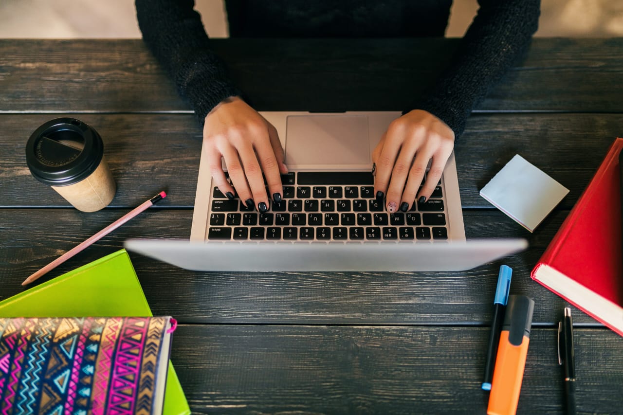 Who Is Blogger ?And How to Make A Success Blogger At Present And In Future