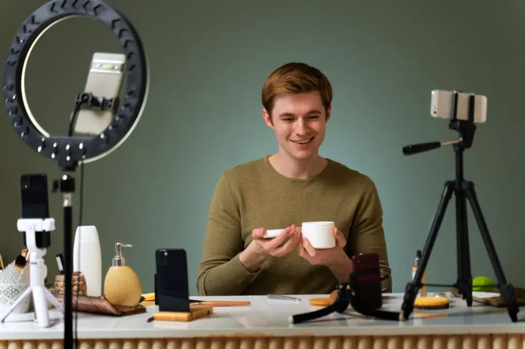 Difference between Blogging and Vlogging