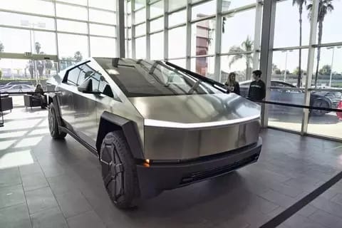 Tesla Recalls Almost All Of Its Cybertrucks: The Outer Panel Can Separate While Driving, The Eighth And Largest Recall Of The Model