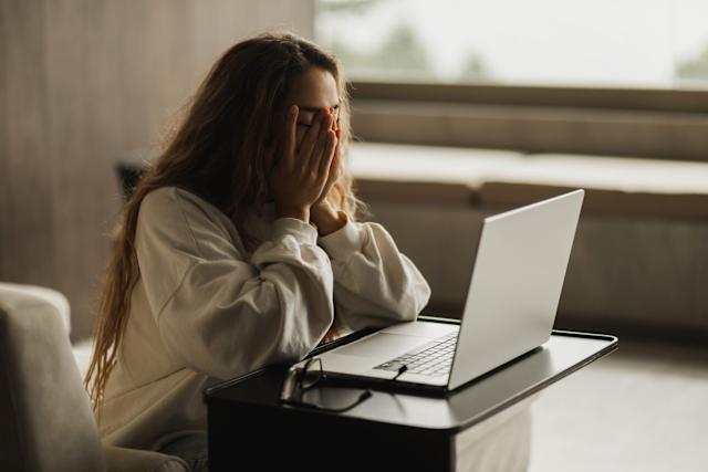 Can Seeing Too Many Screens Cause Glasses To Appear On The Eyes? Learn From Experts